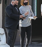 EEW_2021candid_healthy_lunch_out_in_beverly_hills_004.jpg
