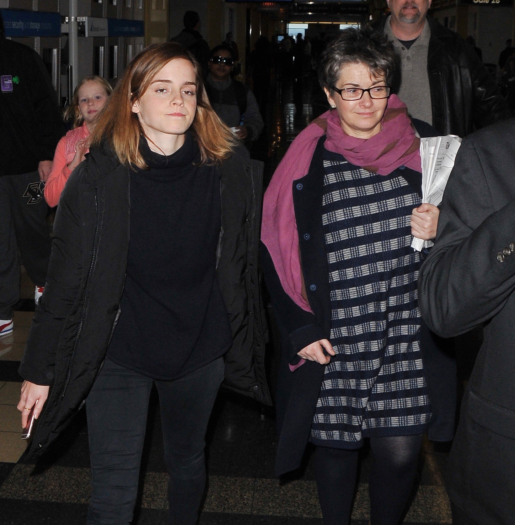 EEW_2017candid_jan20_arrives_in_washingtondc_with_her_mom_08.jpg EEW_2017candid_jan20_arrives_in_washingtondc_with_her_mom_08.jpg