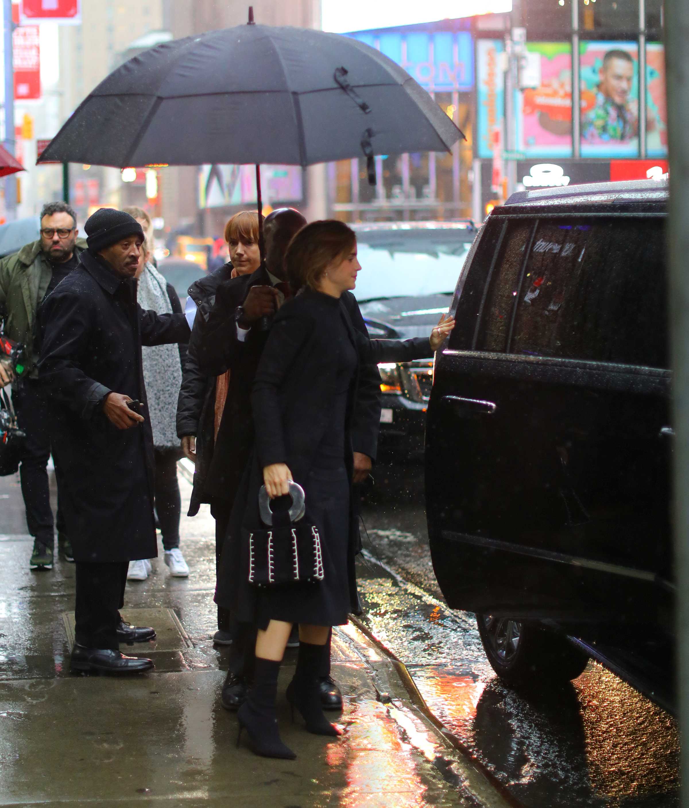 EEW_2017candid_mar10_goodmorning_america_in_nyc_arrival_79.jpg