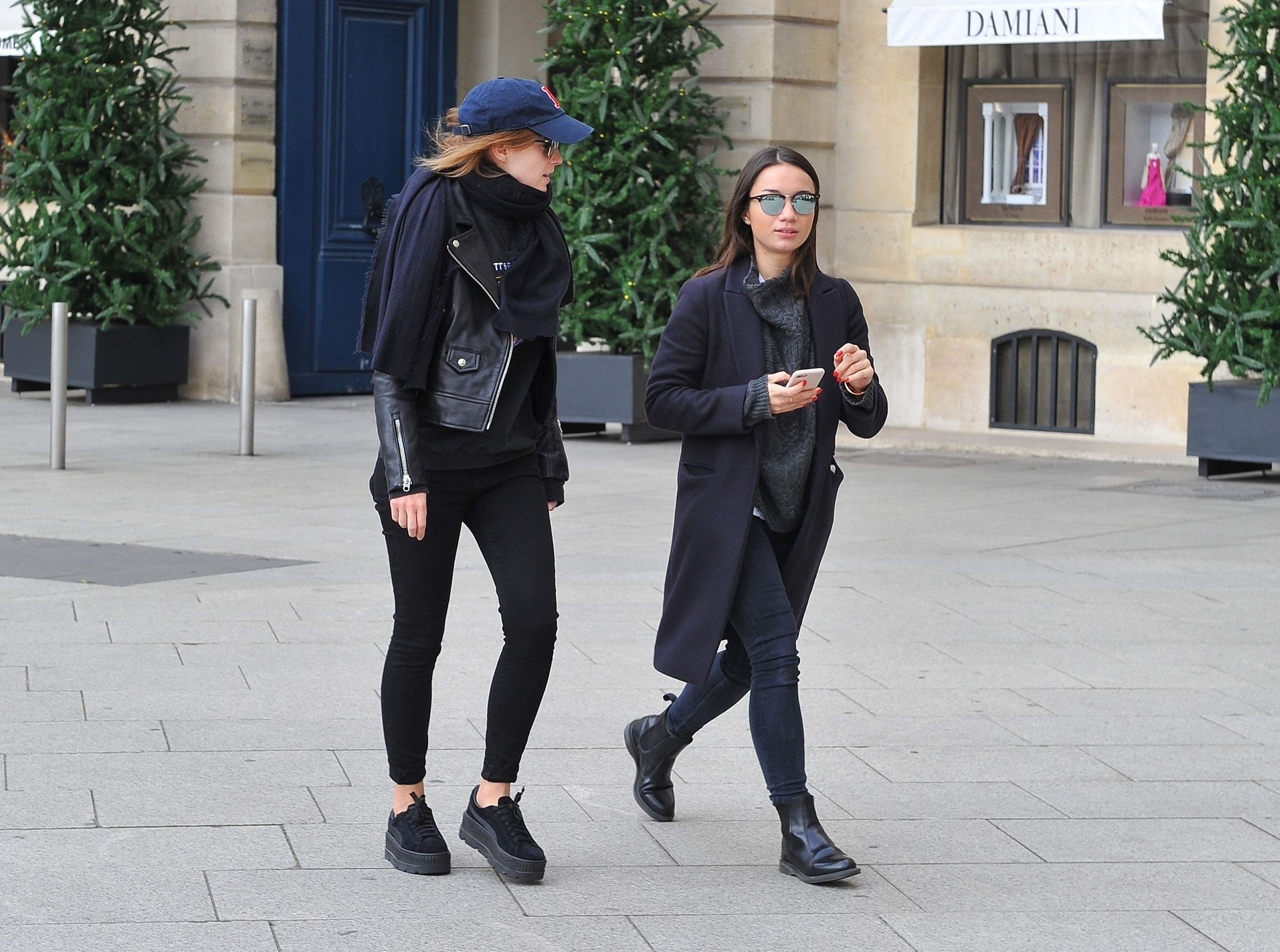 EEW_2017candid_nov23_out_in_paris_008.jpg