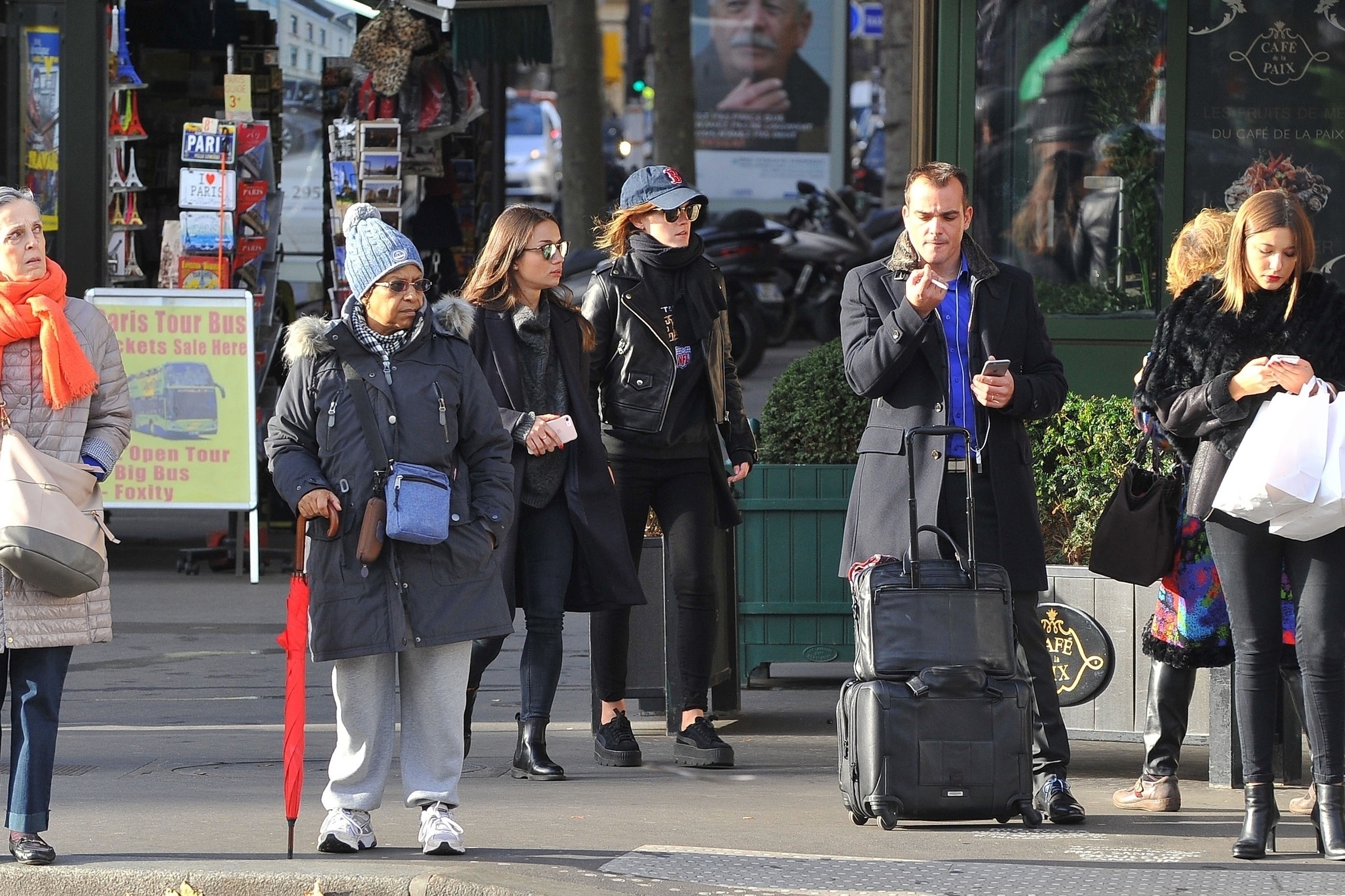 EEW_2017candid_nov23_out_in_paris_013.jpg