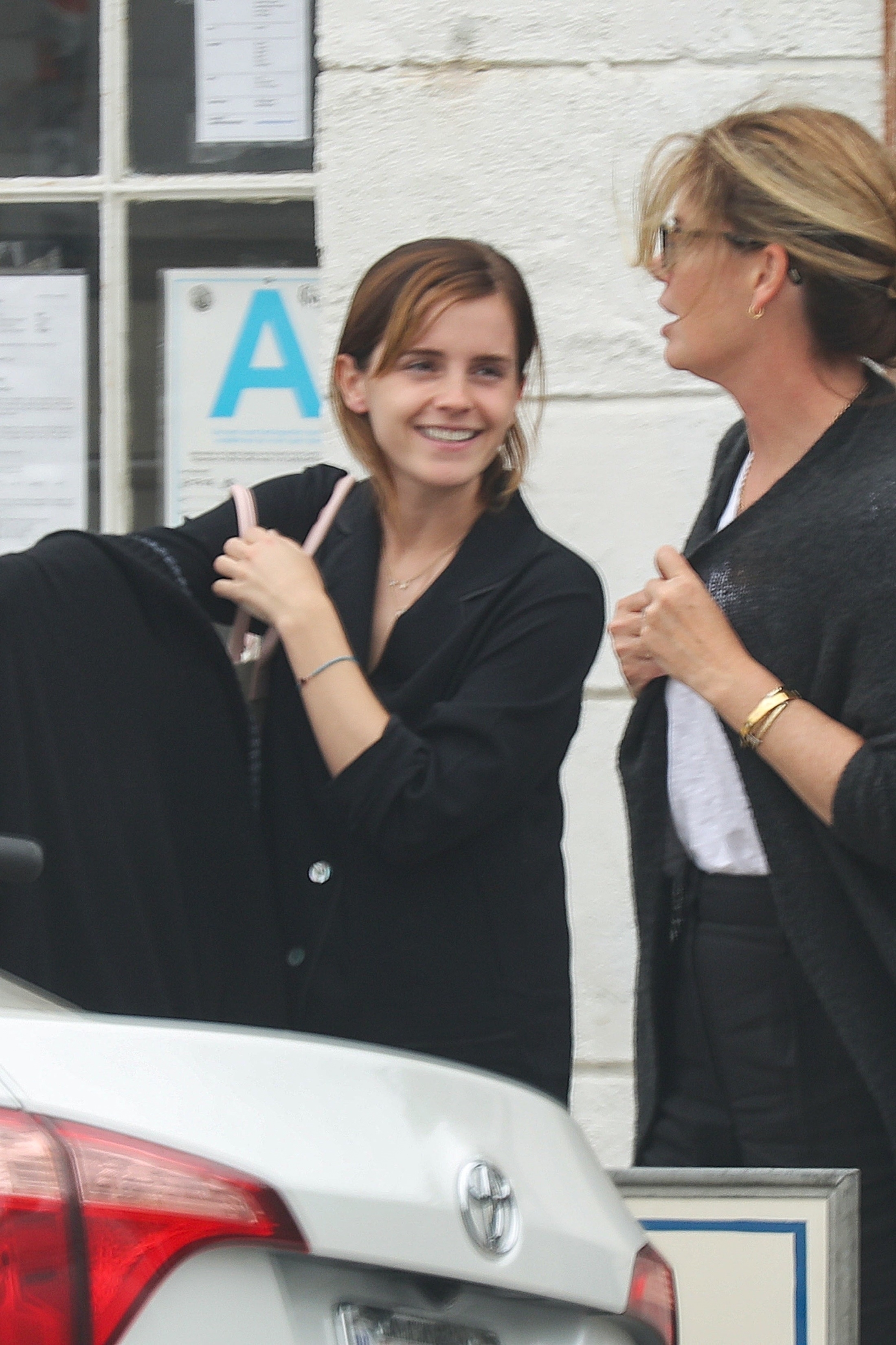 EEW_2019candid_out_for_coffee_in_venice_ca_017.jpg