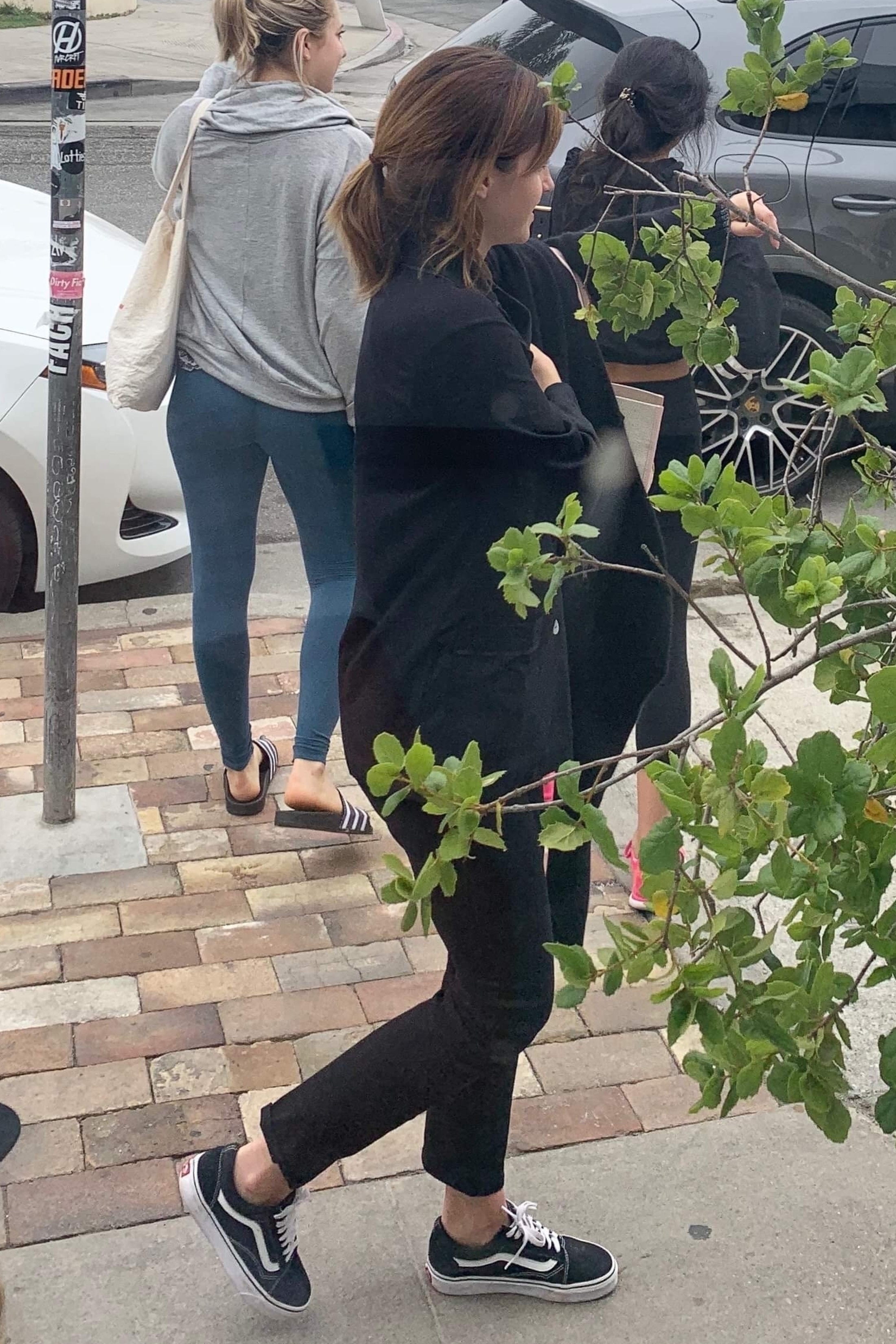 EEW_2019candid_out_for_coffee_in_venice_ca_021.jpg