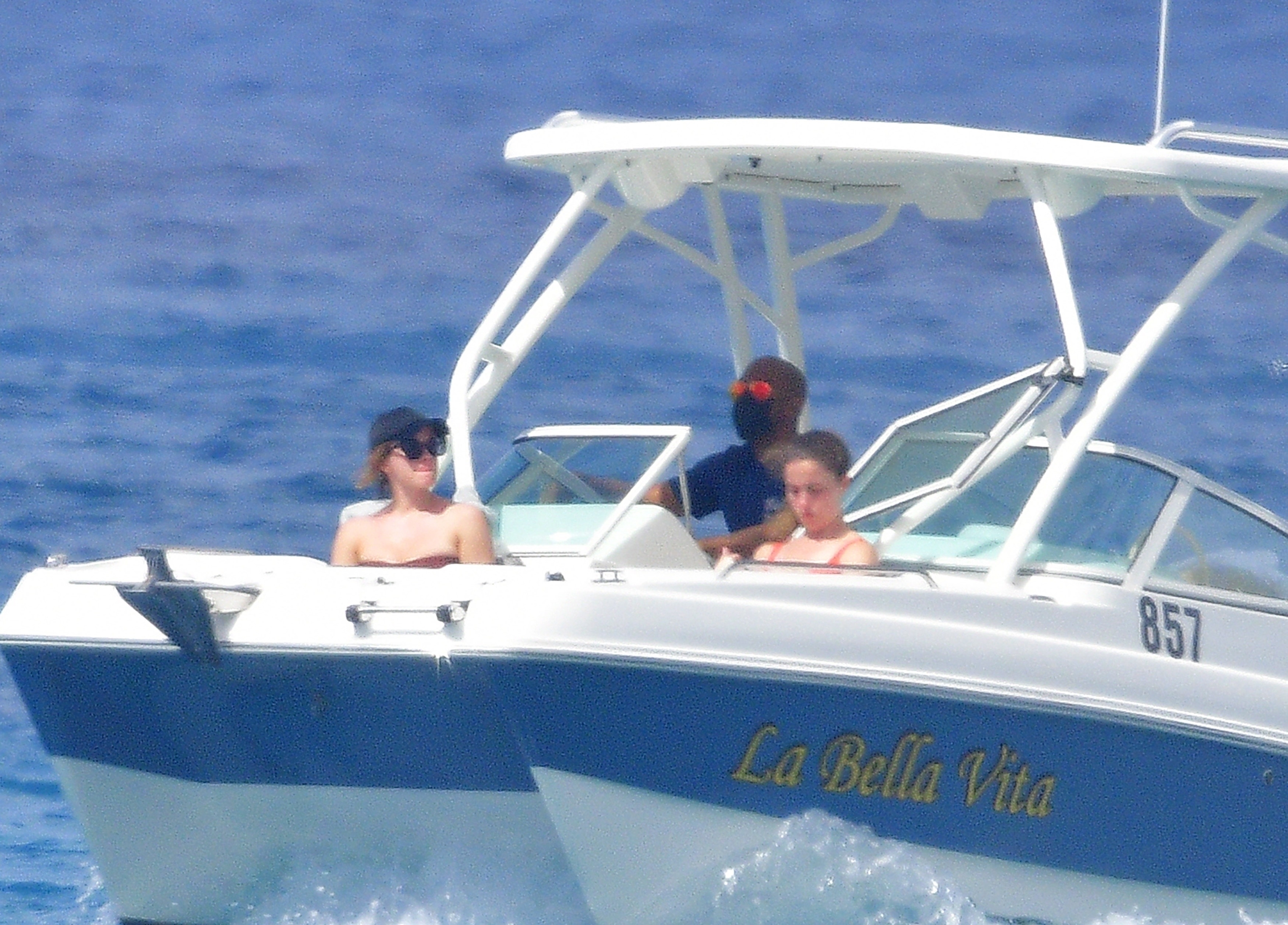EEW_2021candid_dec12_at_a_beach_in_barbados_027.jpg EEW_2021candid_dec12_at_a_beach_in_barbados_027.jpg