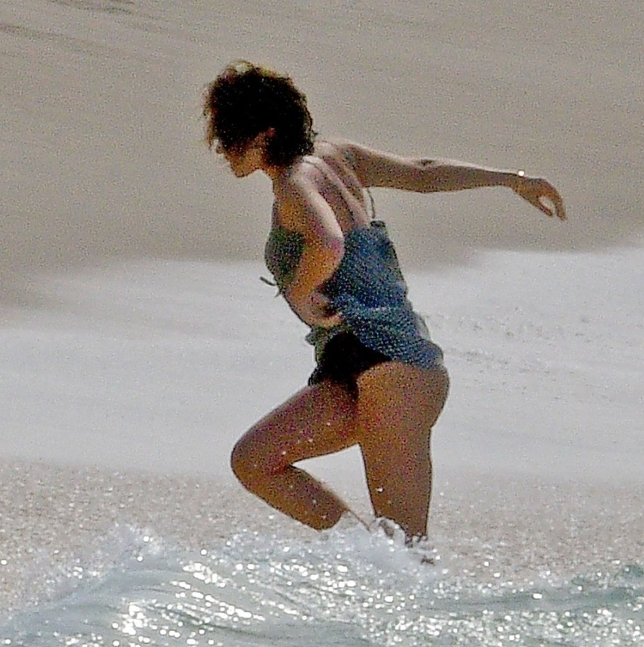 EEW_2021candid_dec12_at_a_beach_in_barbados_052.jpg EEW_2021candid_dec12_at_a_beach_in_barbados_052.jpg