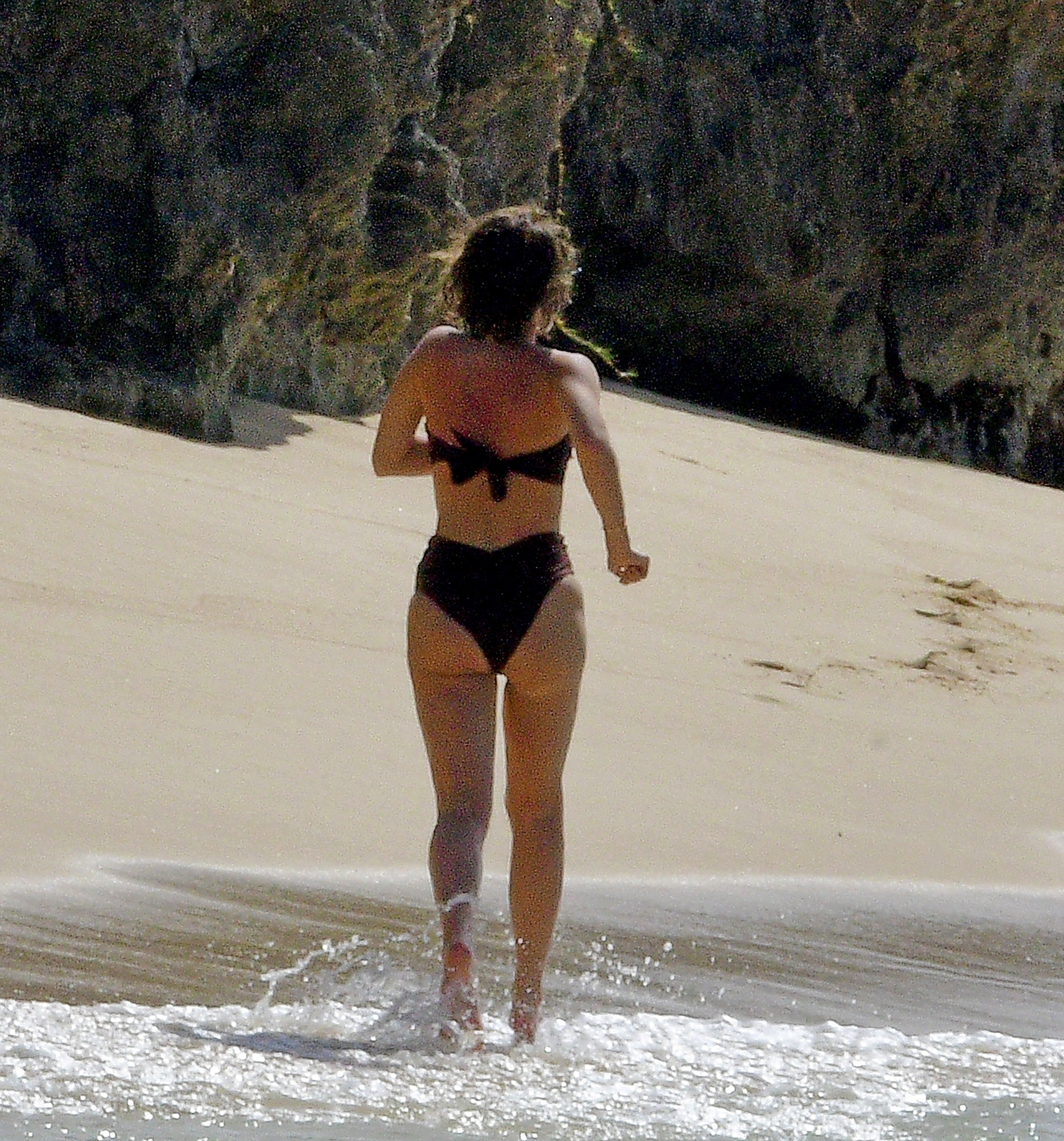 EEW_2021candid_dec12_at_a_beach_in_barbados_070.jpg EEW_2021candid_dec12_at_a_beach_in_barbados_070.jpg