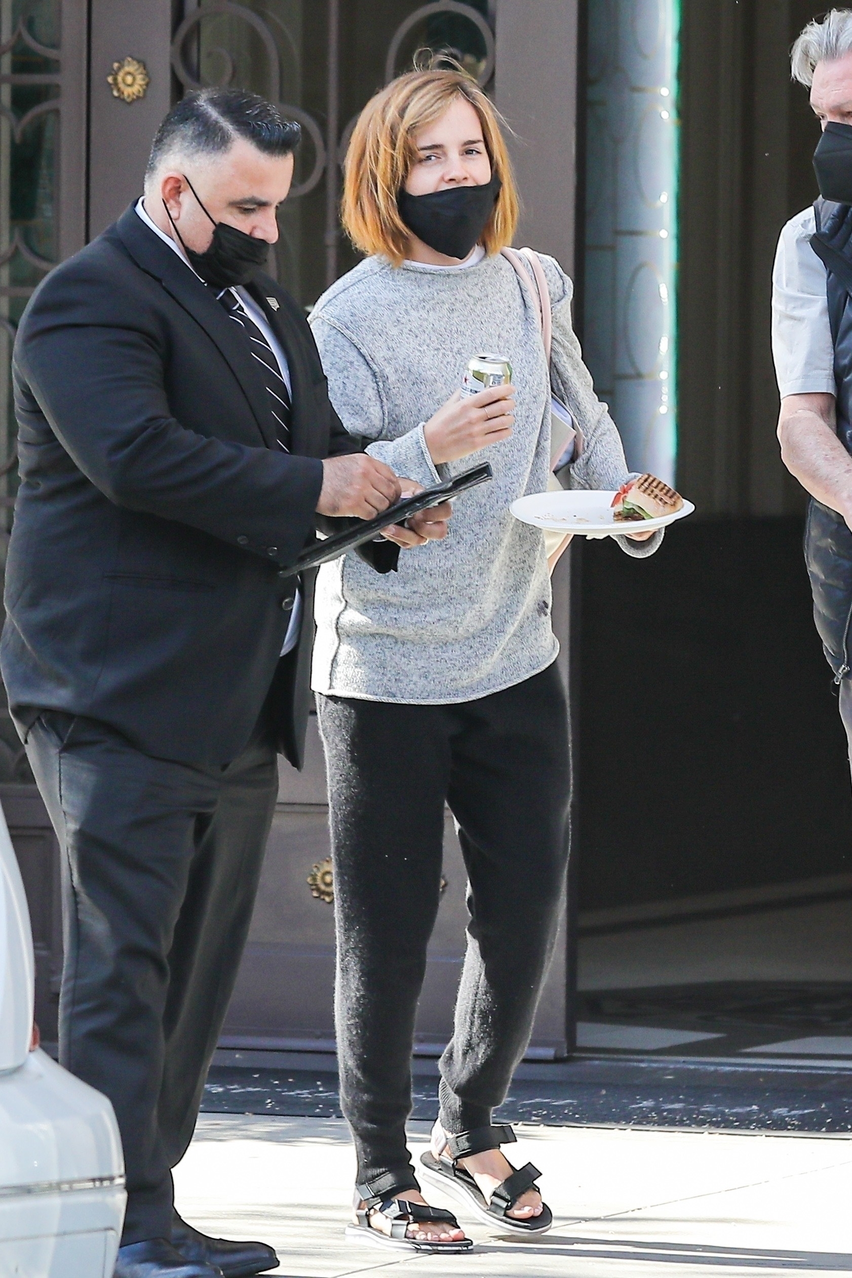 EEW_2021candid_healthy_lunch_out_in_beverly_hills_001.jpg