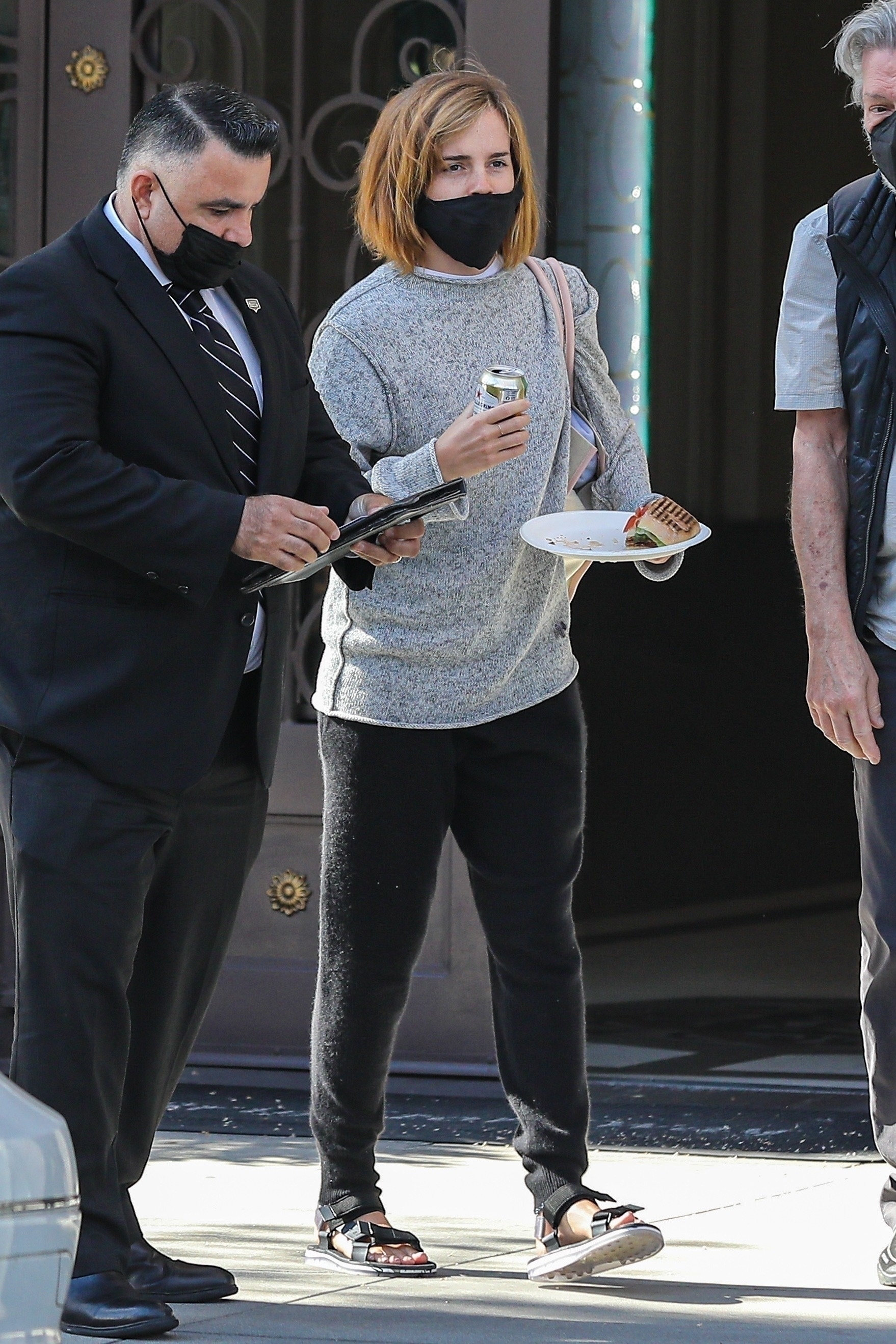 EEW_2021candid_healthy_lunch_out_in_beverly_hills_002.jpg