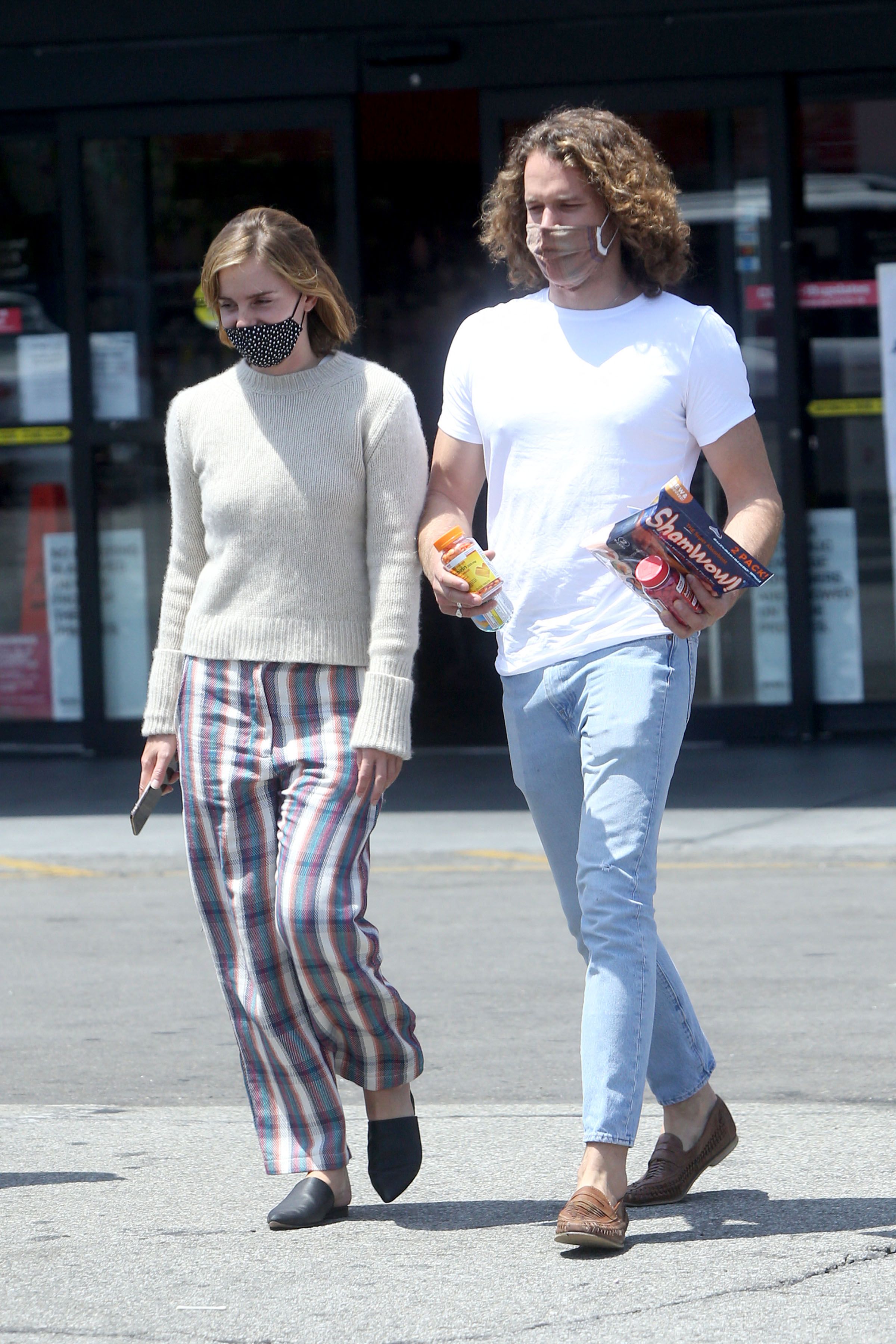 EEW_2021candid_may13_out_in_la_008.jpg