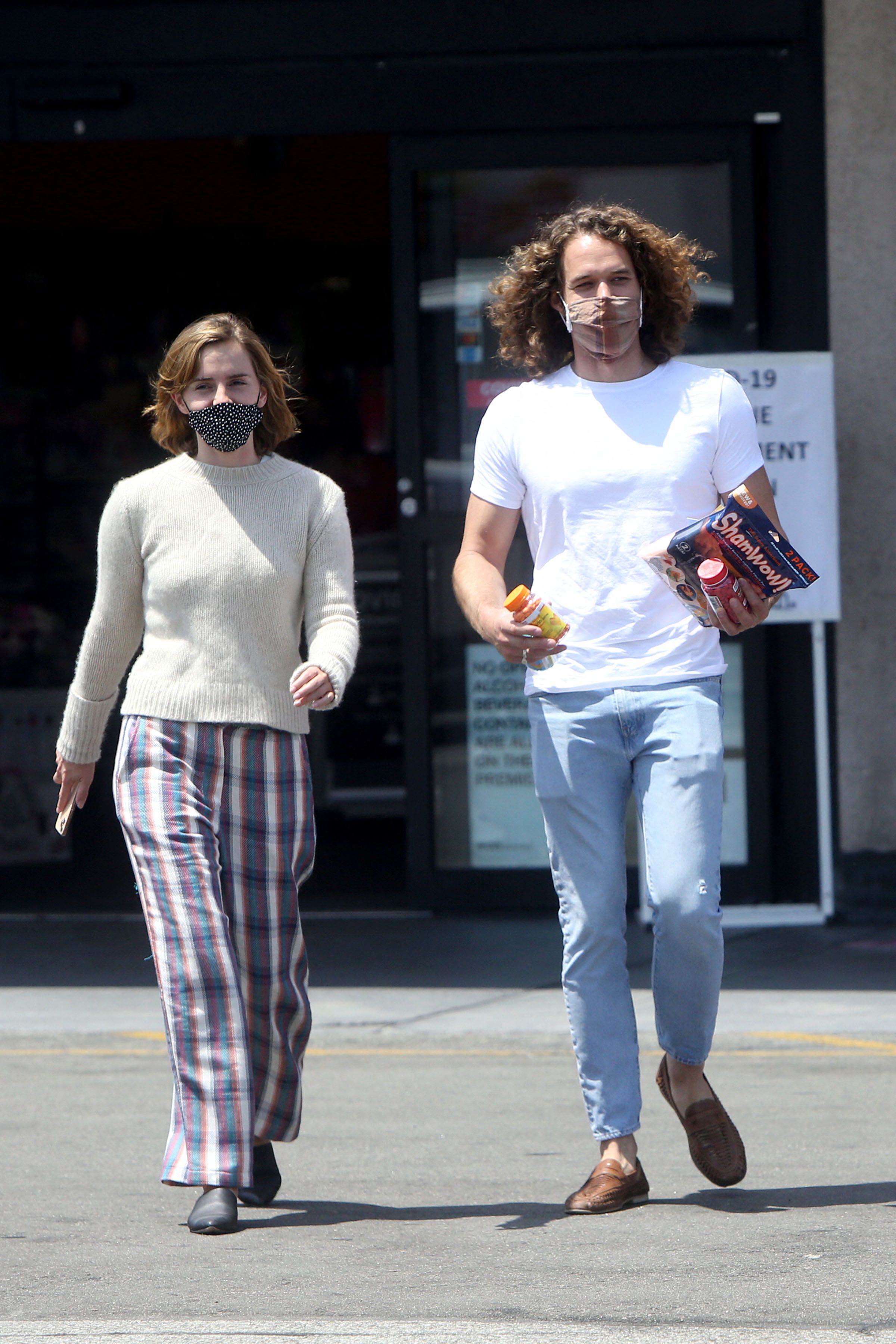 EEW_2021candid_may13_out_in_la_010.jpg