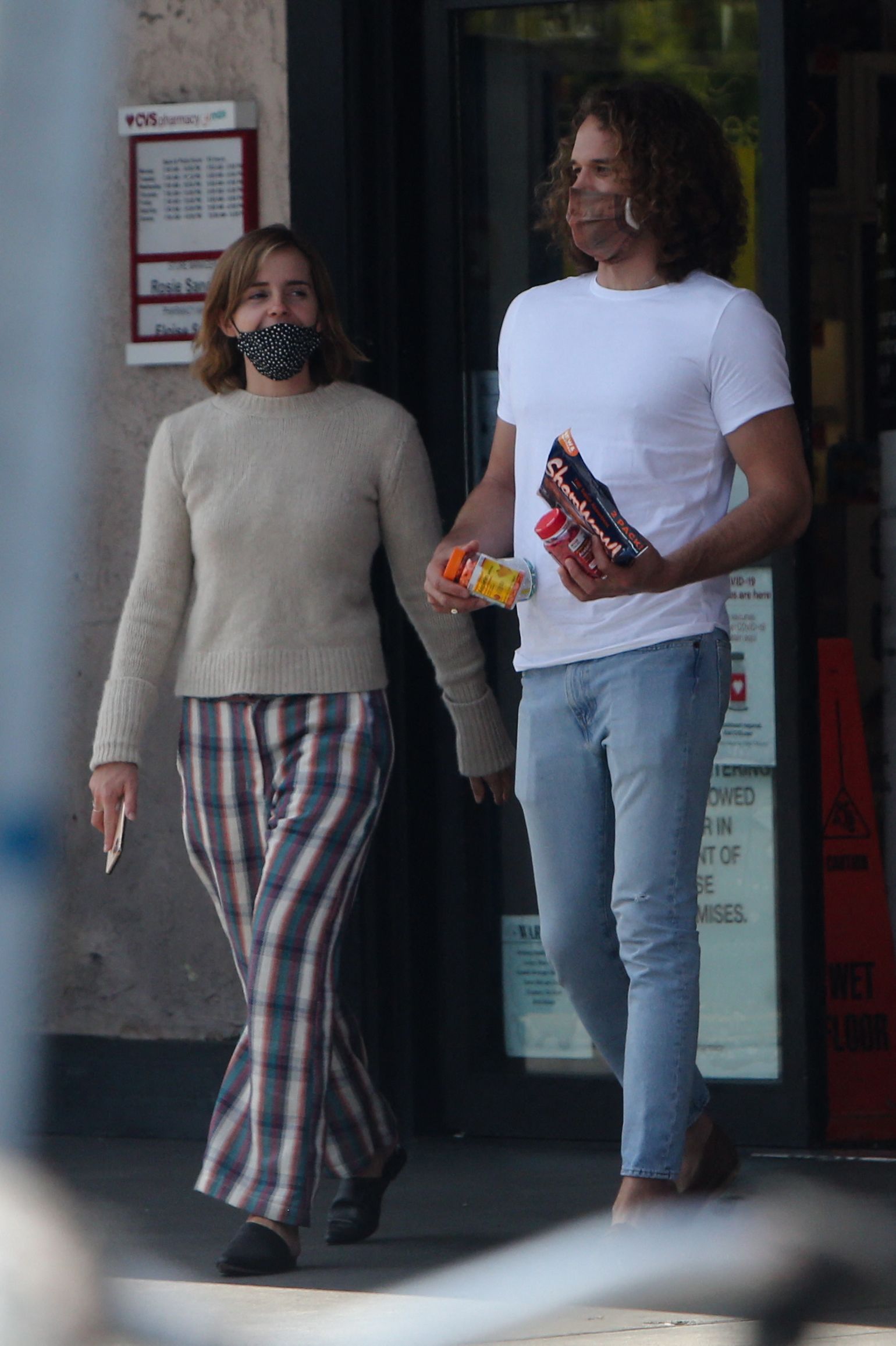 EEW_2021candid_may13_out_in_la_014.jpg