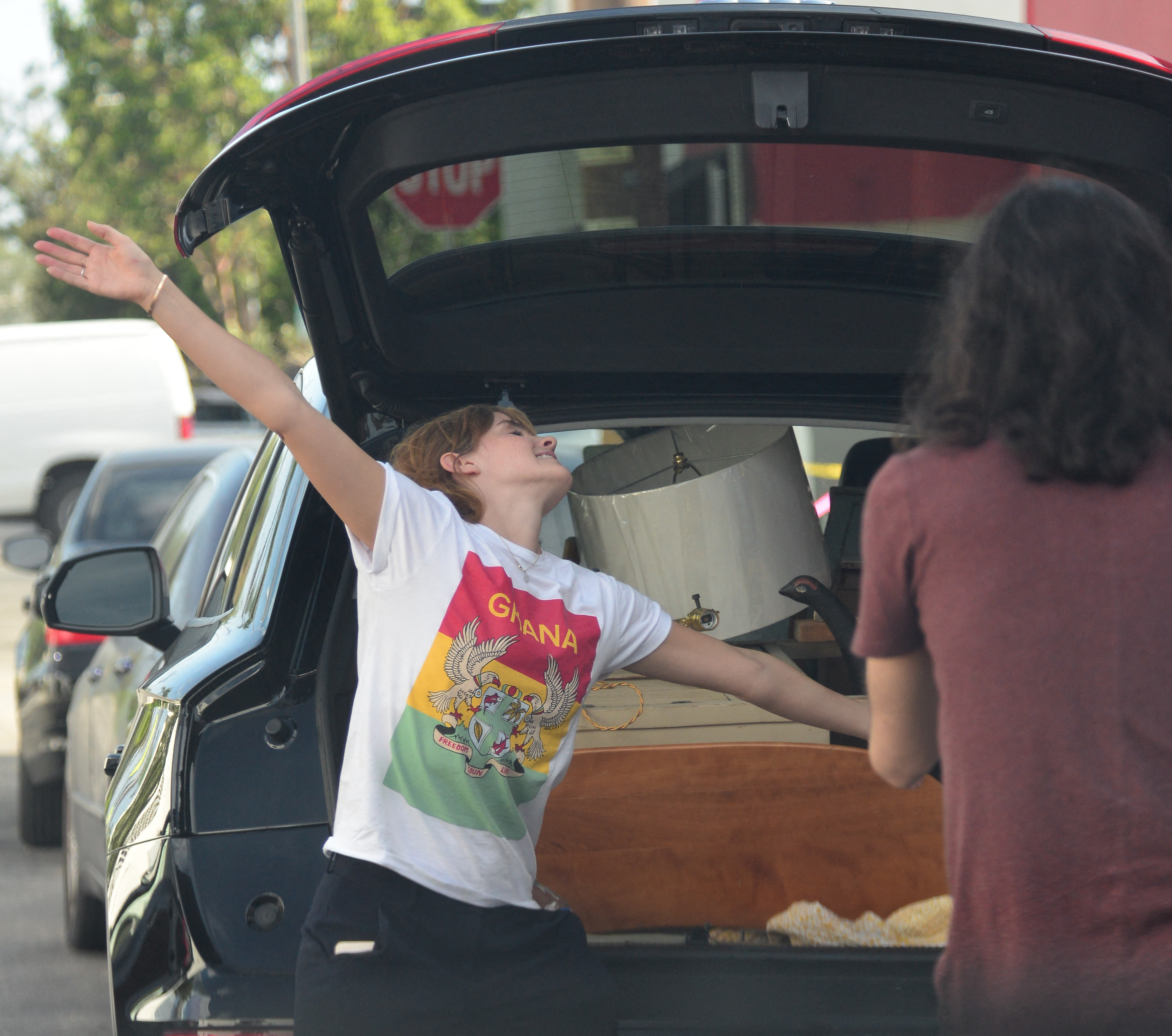 EEW_2021candid_may5_shops_for_furniture_in_la_015.jpg