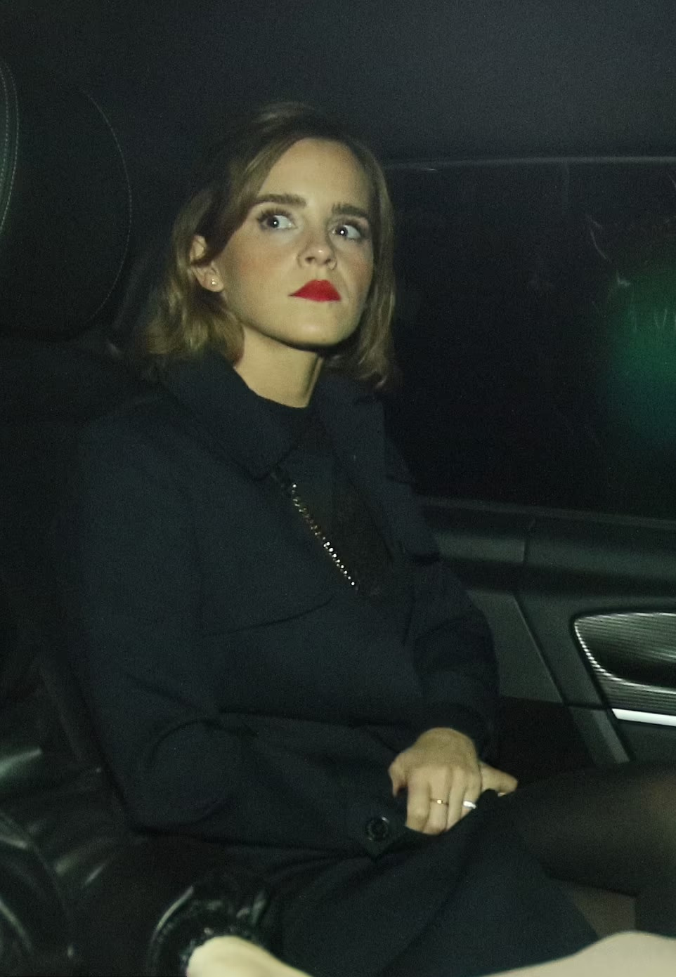 EEW_2021candid_nov6_tv_recording_audience_with_adele_leaving_006.jpg