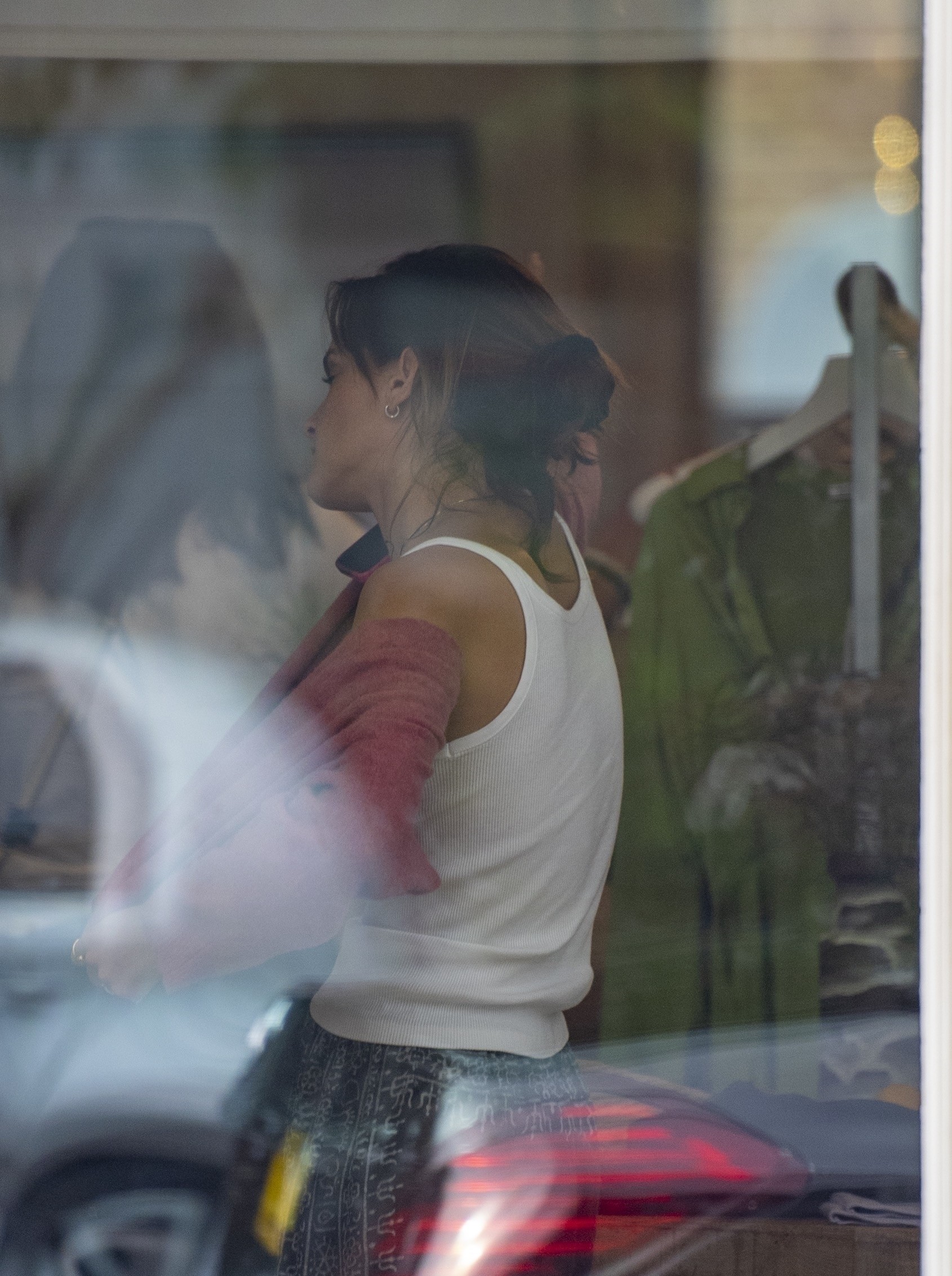 EEW_2022candid_aug4_shops_in_london_006.jpg