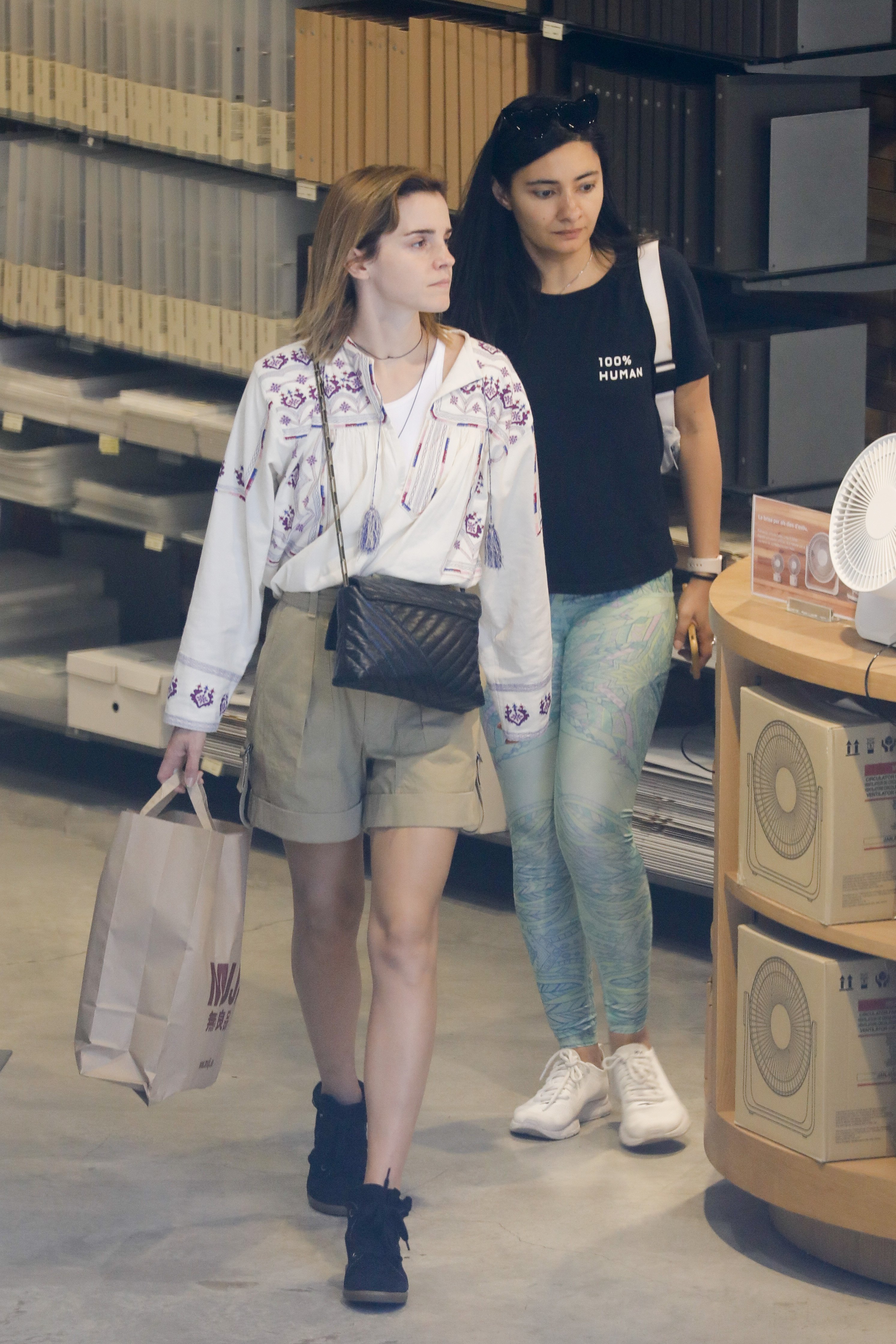 EEW_2022candid_june1_shopping_in_barcelona_002.jpeg