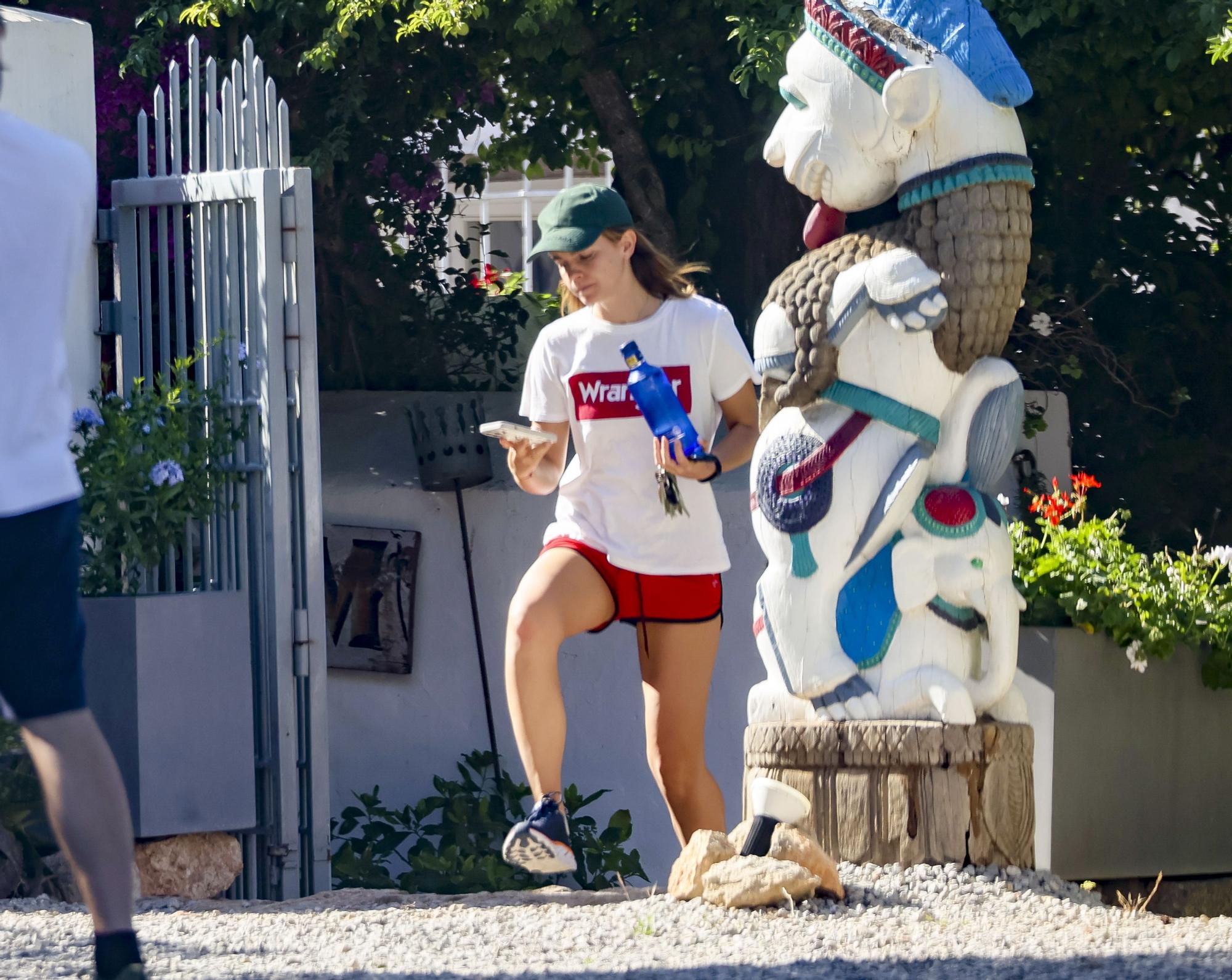 EEW_2023candid_june15_out_for_a_morning_walk_in_ibiza_002.jpg