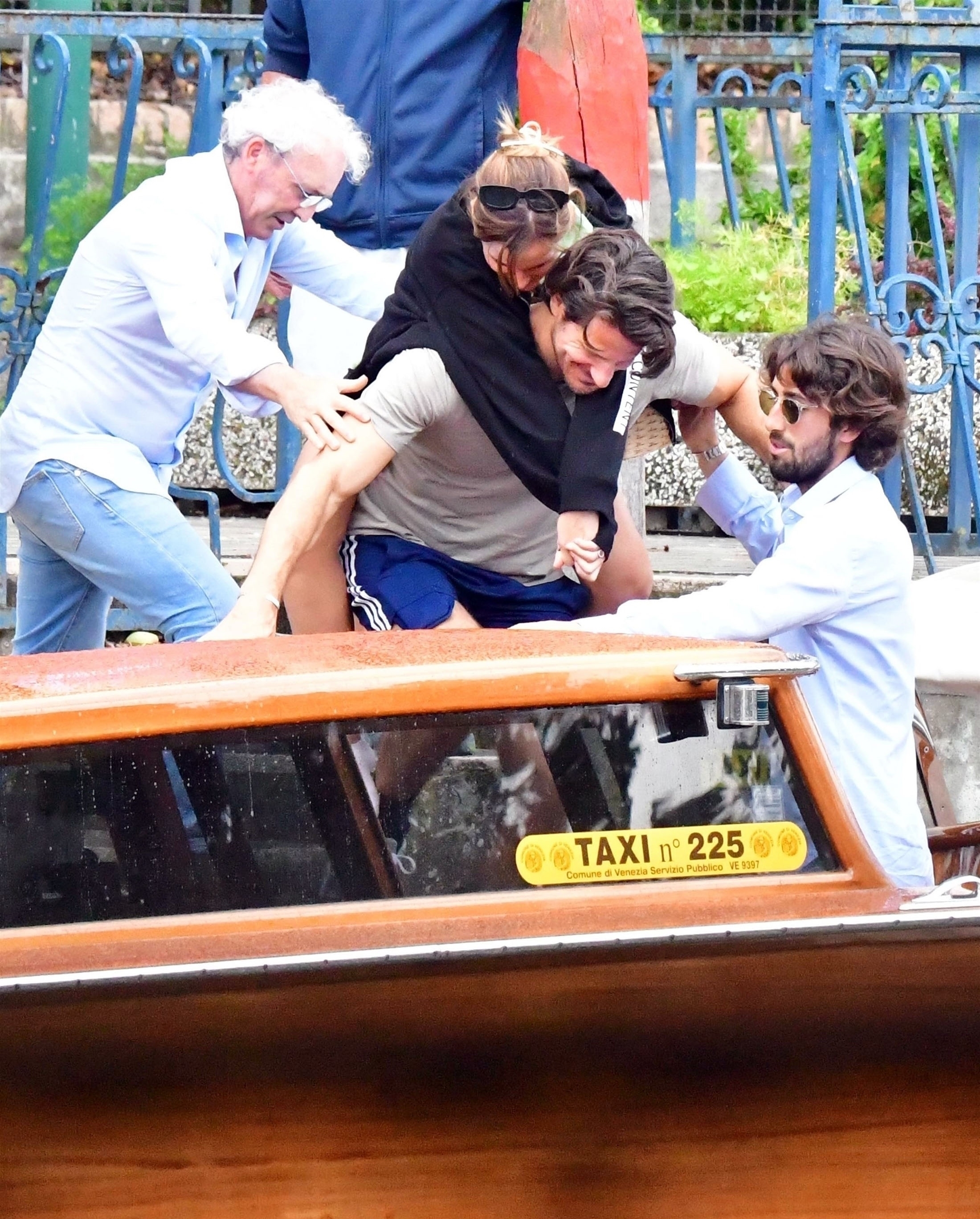 EEW_2023candid_june5_out_in_venice_italy_044.jpg