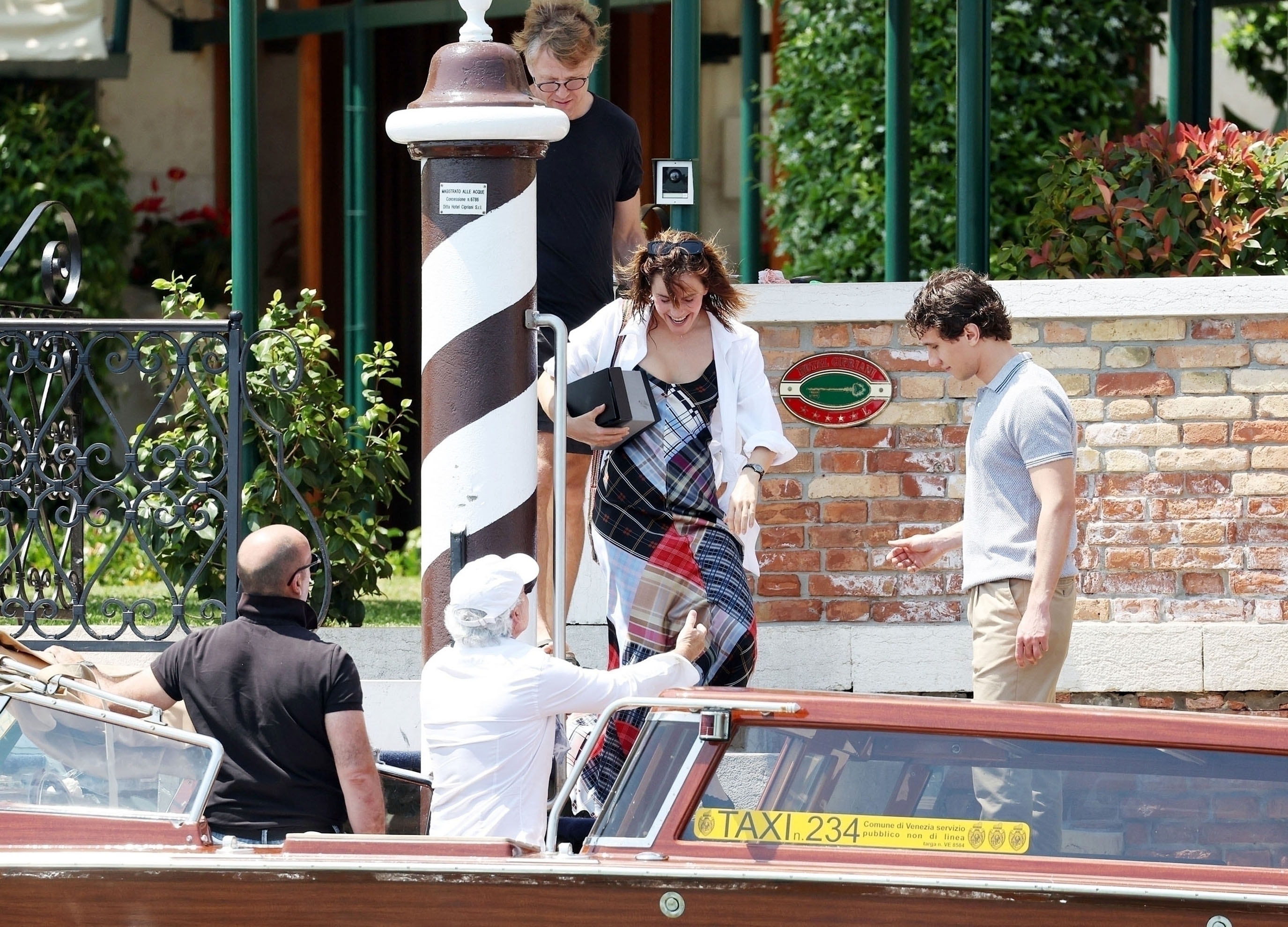 EEW_2023candid_may31_out_in_venice_italy_040.jpg