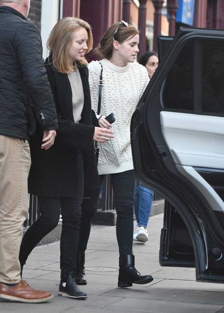 EEW_2017candid_oct21_out_after_lunch_in_london_004.jpg