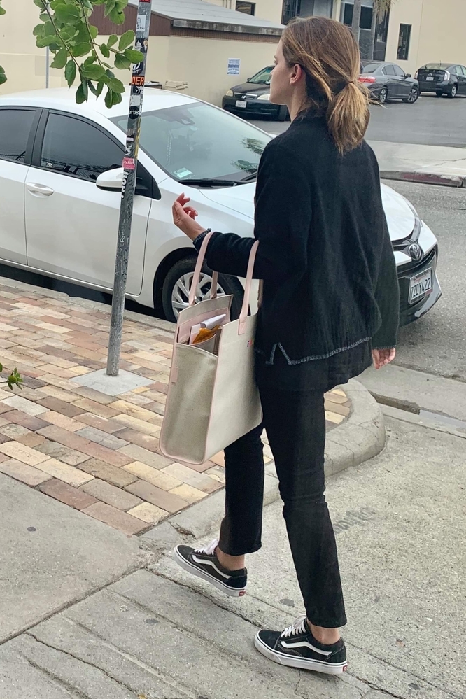 EEW_2019candid_out_for_coffee_in_venice_ca_019.jpg