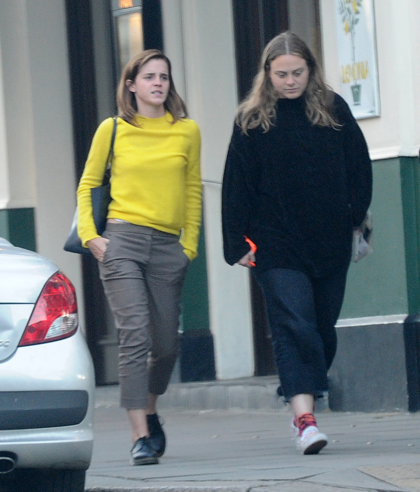 EEW_2019candid_out_for_lunch_in_primrose_hill_london_004.jpg